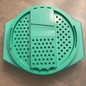 NWOT Vintage Tupperware Jadeite Green Grater/Shredder/Slicer Bowl